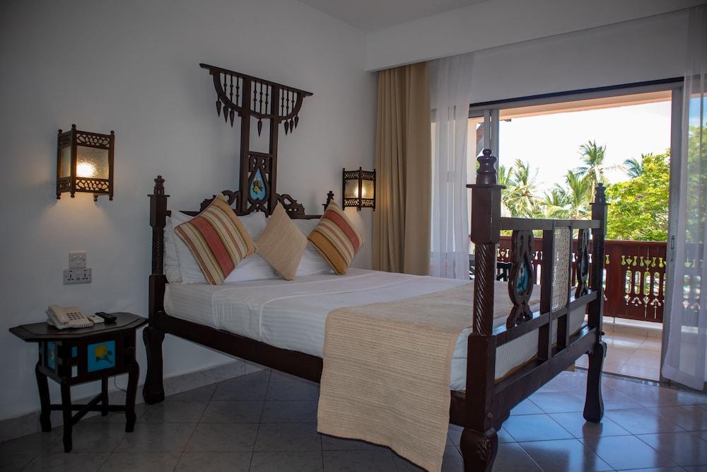 Bamburi Beach Hotel Buitenkant foto
