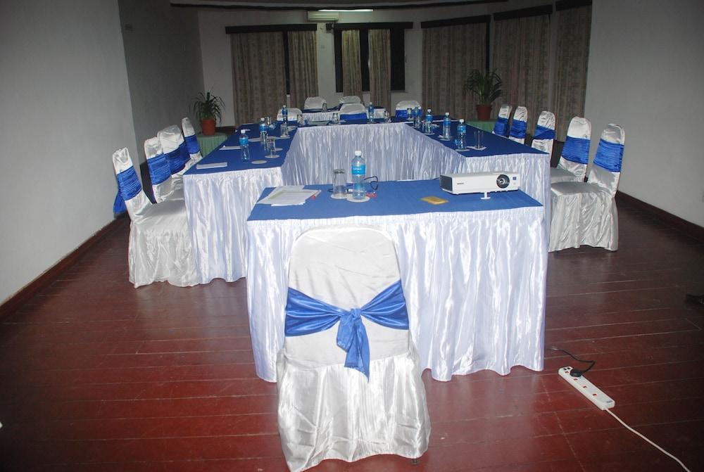 Bamburi Beach Hotel Buitenkant foto